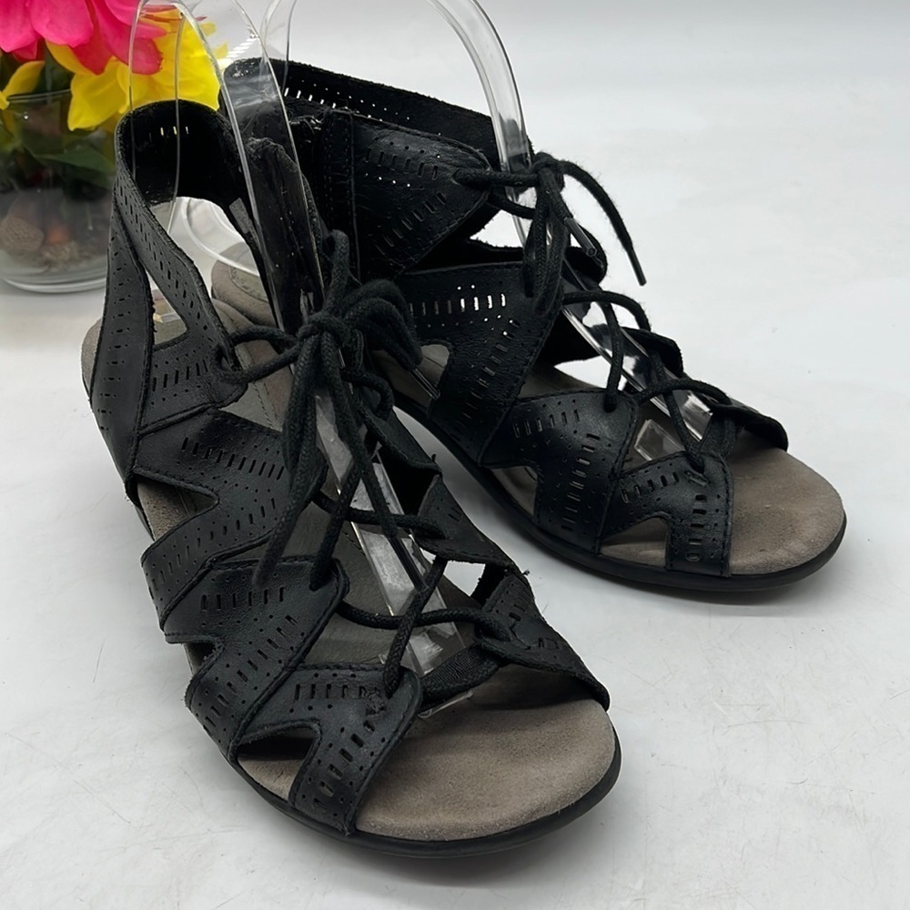 Earth Steph Mali Black Lace Up Sandals Size 7. BSN2959D